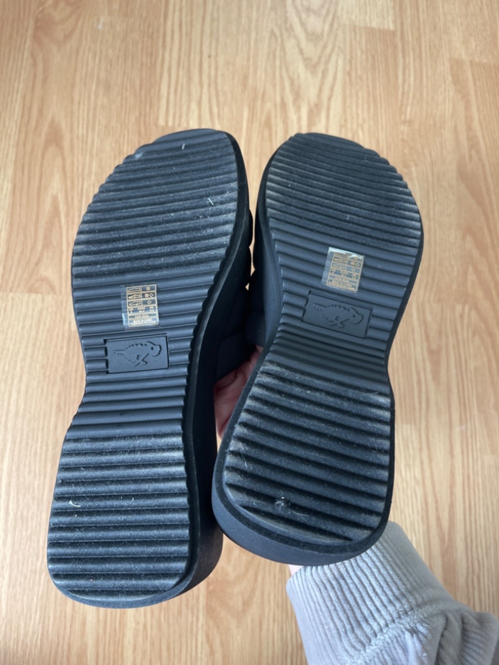 Like New Rocket Dog Black Chunky Platform Slip On Sandals Size 8 - Picture 5 of 6